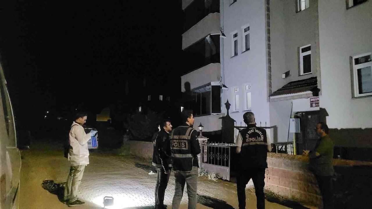 Balkondan Düşen Yaşlı Adam Hayatını Kaybetti