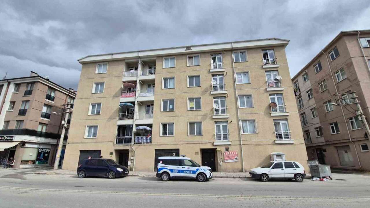 58 Yaşındaki Adamın Cesedini Evde Annesi Buldu