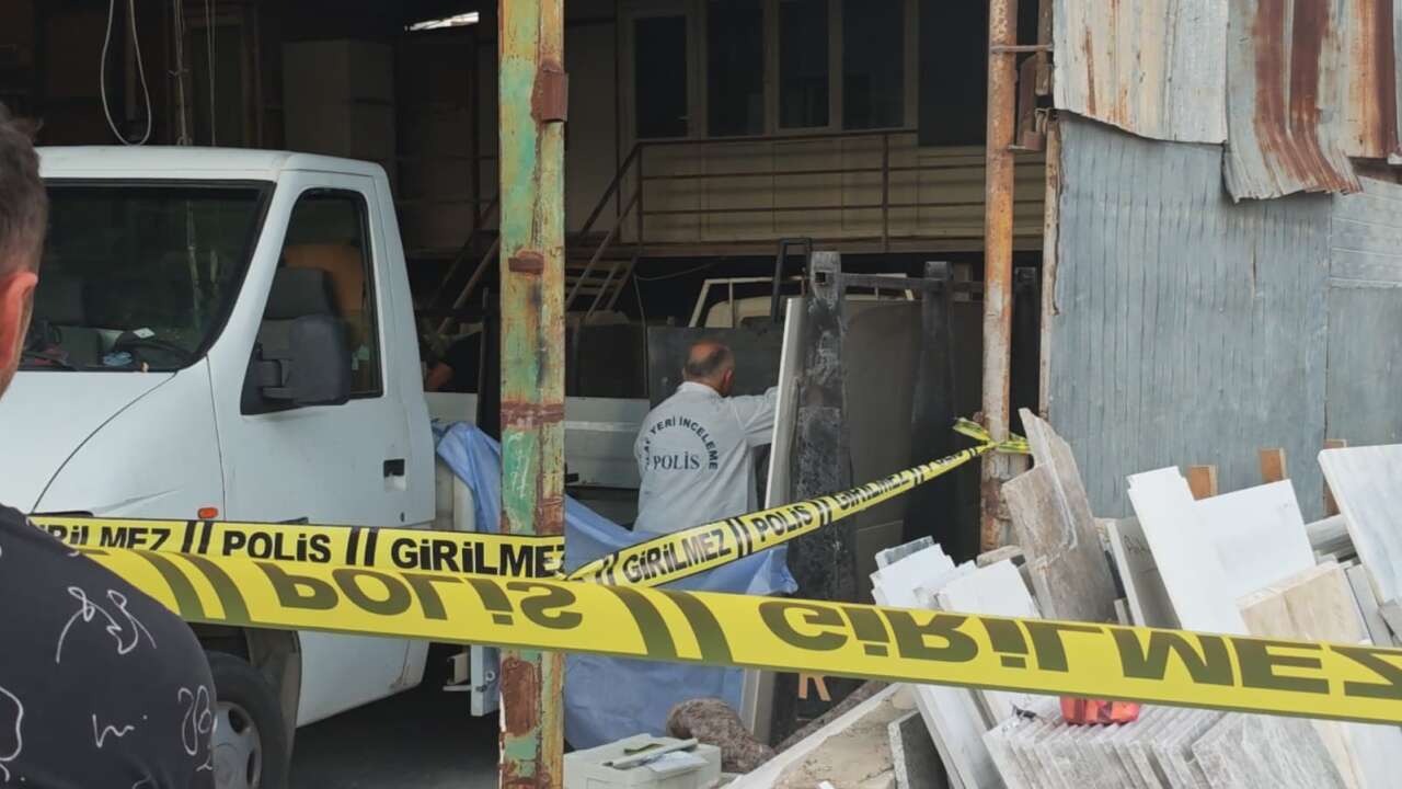 Bir Anlık Dengesizlik Ölüm Getirdi: Mermer Bloğa Başını Çarpan Kadın Kurtarılamadı