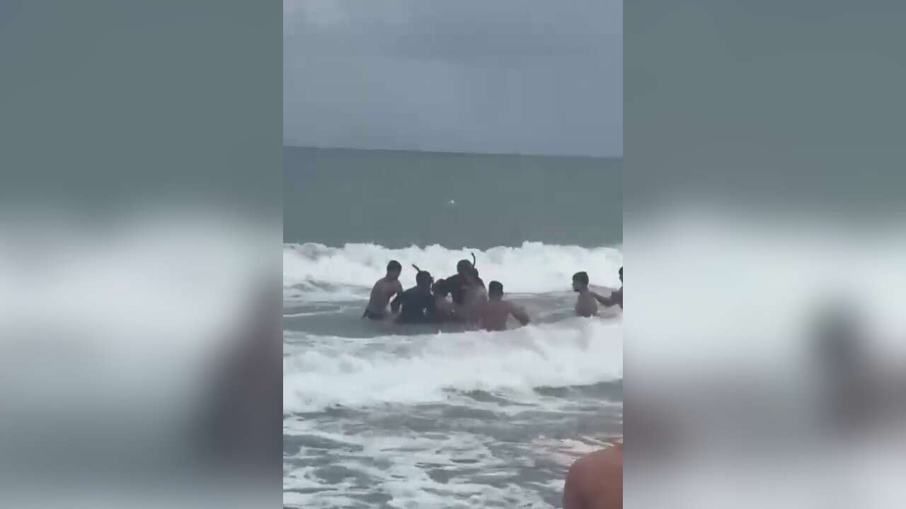 Uyarılara Aldırış Etmeyen 17 Yaşındaki Çocuk Dalgalara Kapılarak Öldü
