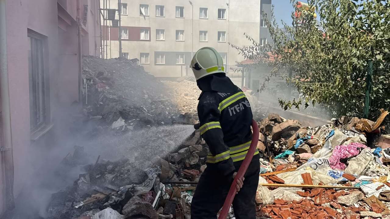 Kötekli’de Eski Şahidi Yurdu Bahçesinde Yangın Paniği