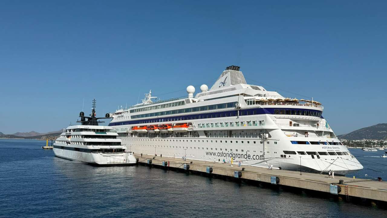 Rus Turistleri Taşıyan Dev Kruvaziyer Astoria Grande Bodrum'a Demir Attı