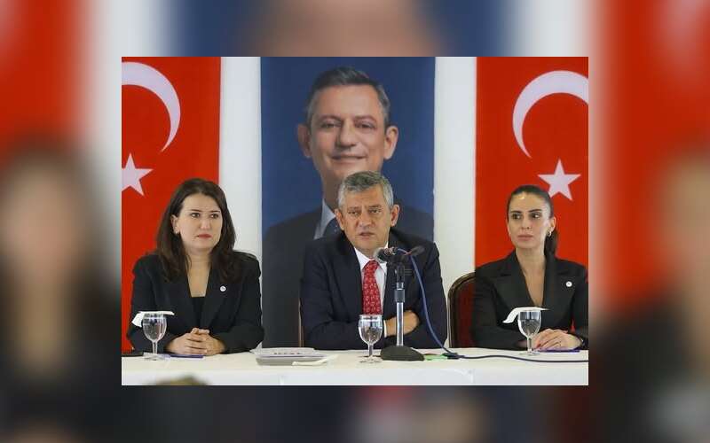 Özgür Özel'den Yeni Partinin Logosu Tartışmalarına Açıklık: "Bu Bir Logo Değil"