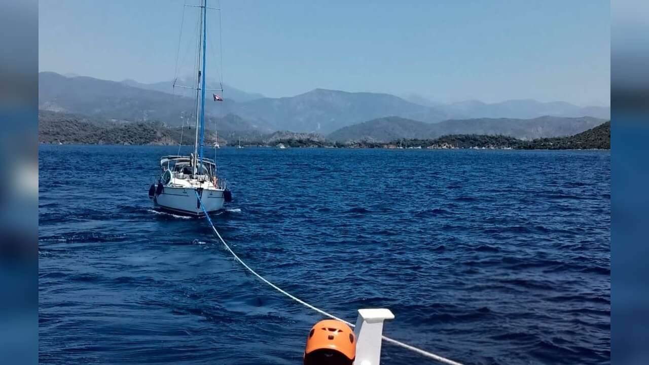 Dalaman Açıklarında Sürüklenen Tekne Kıyı Emniyeti Ekiplerince Kurtarıldı