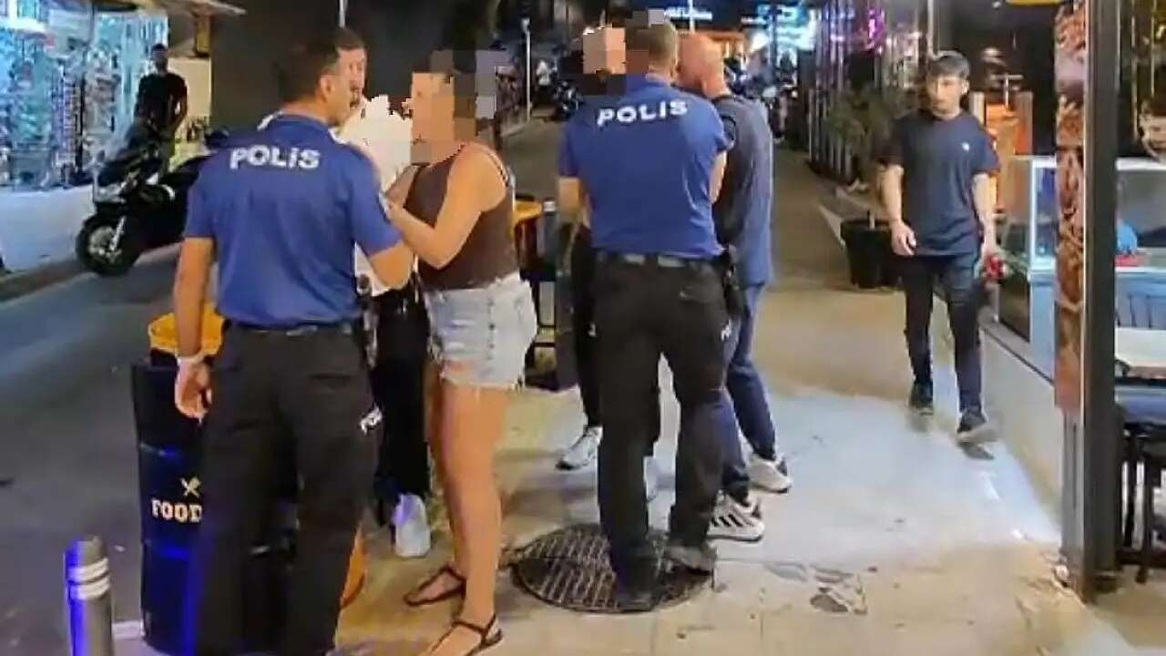 Muğla'da 2 Grup Kavga Etti, Yumruklar Havada Uçuştu