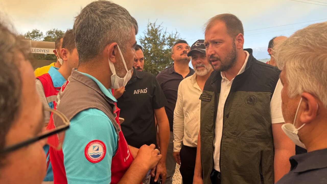 AK Parti Muğla Teşkilatı Seydikemer'deki Yangın Bölgesinde İncelemelerde Bulundu
