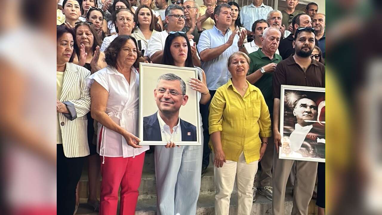 CHP Milas İlçe Yönetimi Toplu Olarak Yeni Parti'ye Katıldı