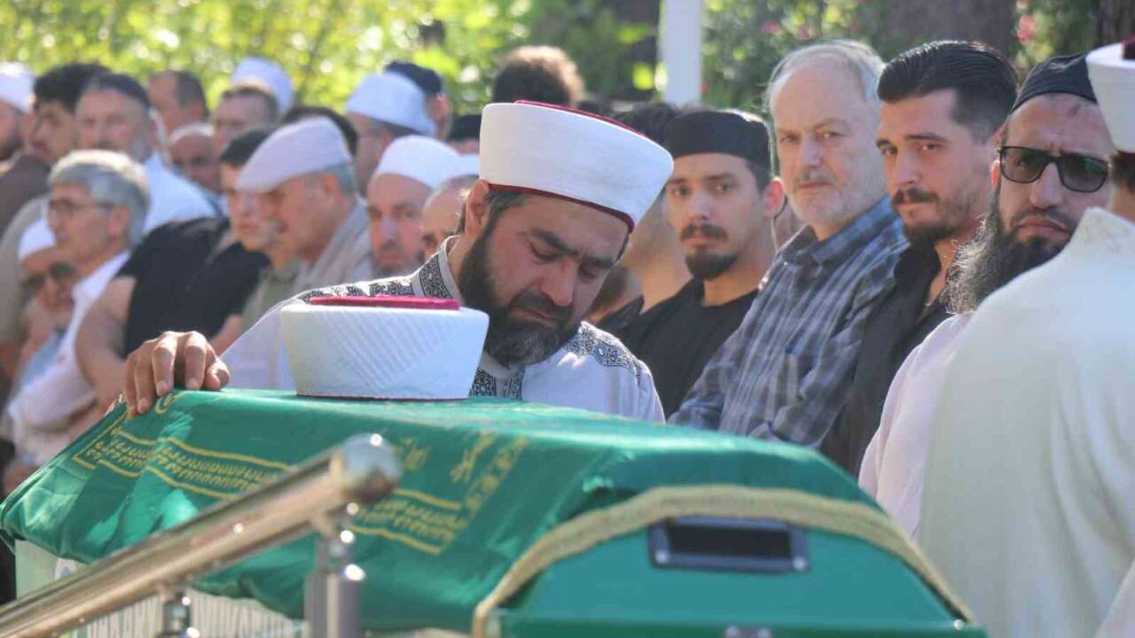 Kazada Ölen Hafızın Cenaze Namazını İmam Olan Babası Kıldırdı