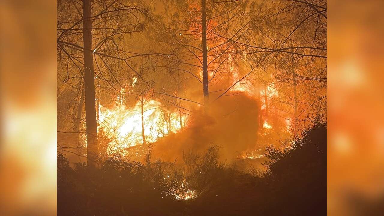 Muğla'da Ekipler 2 Ayrı Yangınla Mücadele Ediyor, Seydikemer ve Fethiye'de Havadan ve Karadan Yoğun Müdahale