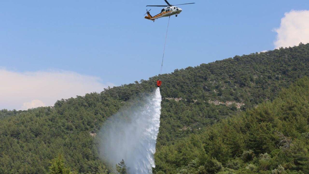 Yerli ve Milli Güç Yangında Sahada: NEFES Helikopteri Destek Verdi, Muğla'daki 2 Yangın Kısmen Kontrol Altına Alındı