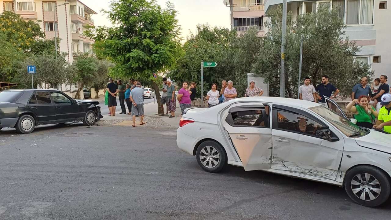 Menteşe Rıfat Ayaydın Caddesi'nde Kaza: Yaralı  Hastaneye Kaldırıldı