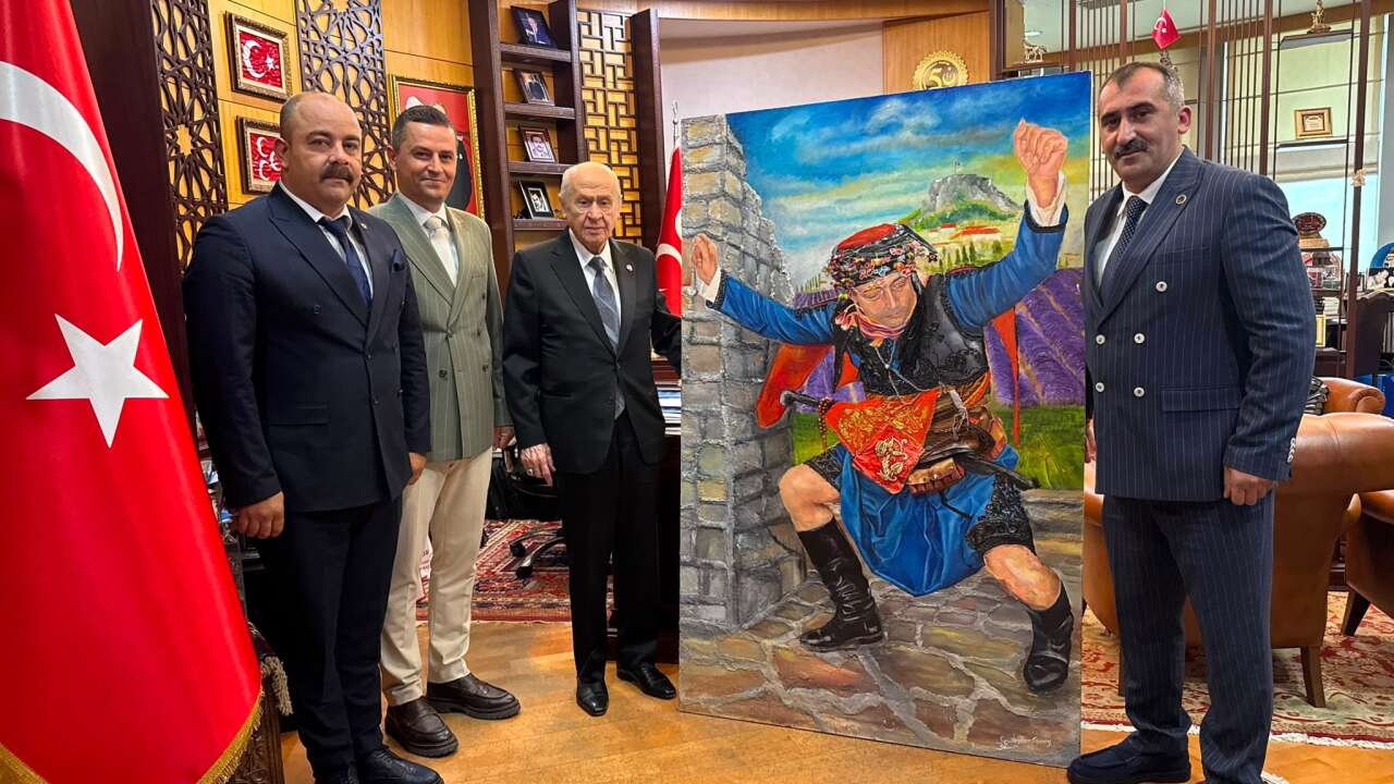 Muğla’nın Kültürünü Yansıtan Zeybek Tablosu Devlet Bahçeli’ye Takdim Edildi