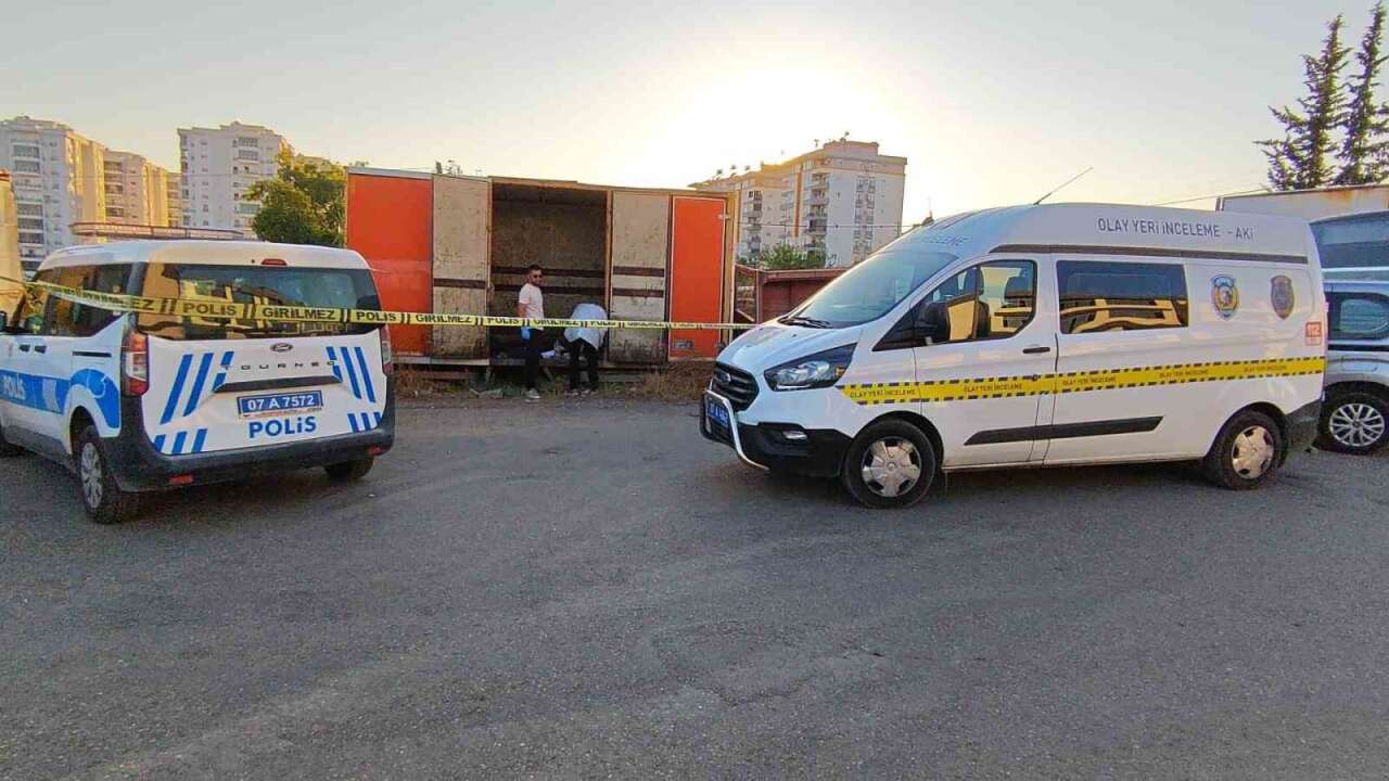 66 Yaşındaki Adam Konteynerin Yanında Öl* Bulundu