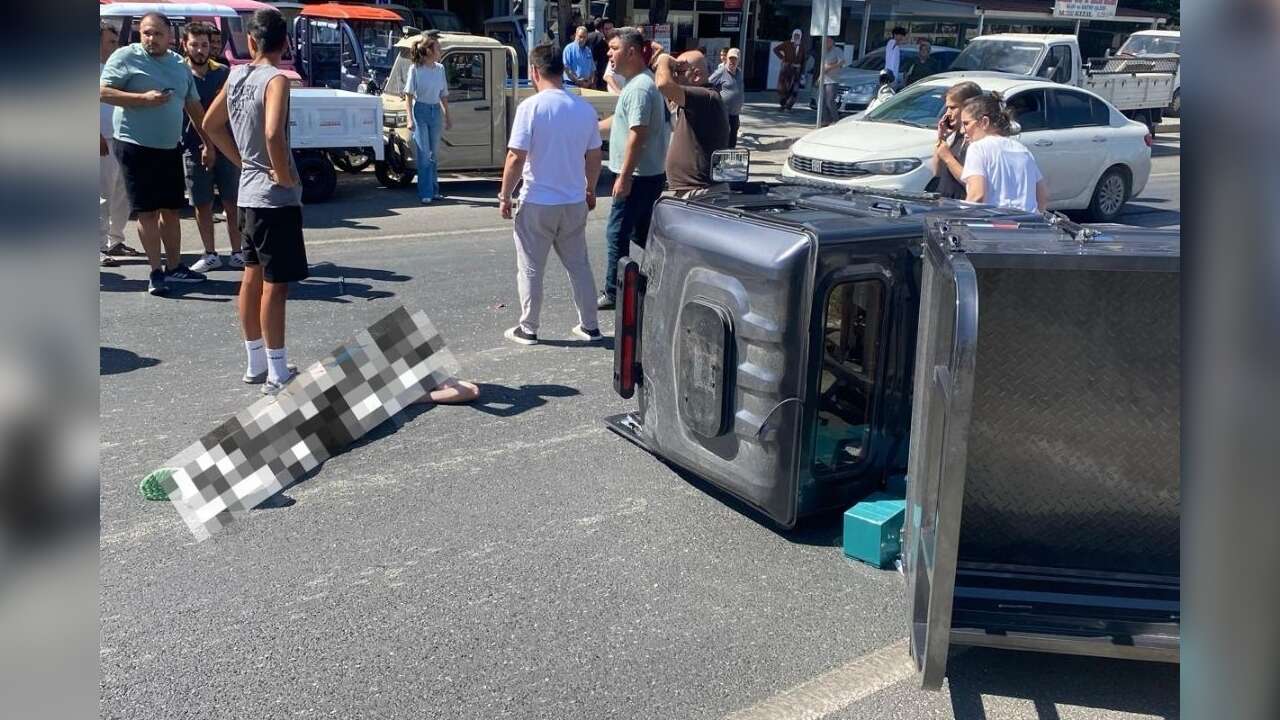 Yatağan'da Elektrikli Bisiklet Sürücüsü Kaza Yaptı, Hastaneye Kaldırıldı
