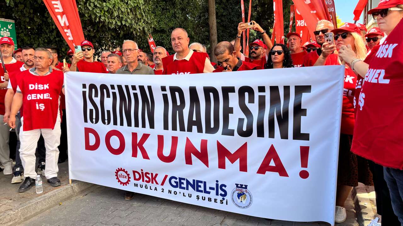 Muğla Büyükşehir Belediyesi’nde Sendikal Gerilim: Genel-İş Üyeleri Yürüdü, Oturma Eylemi Başlattı