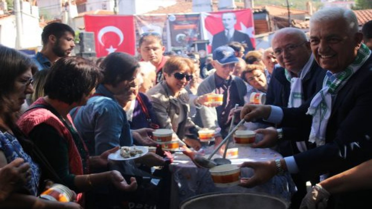 Tarihi meydanda tarhana kazanları kaynadı