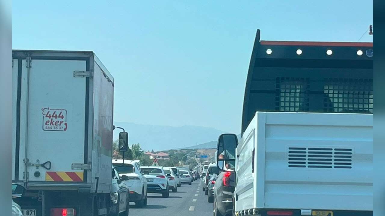 Yatağan-Muğla Karayolu’nda Bozarmut Mevkiinde Trafik Yoğunluğu