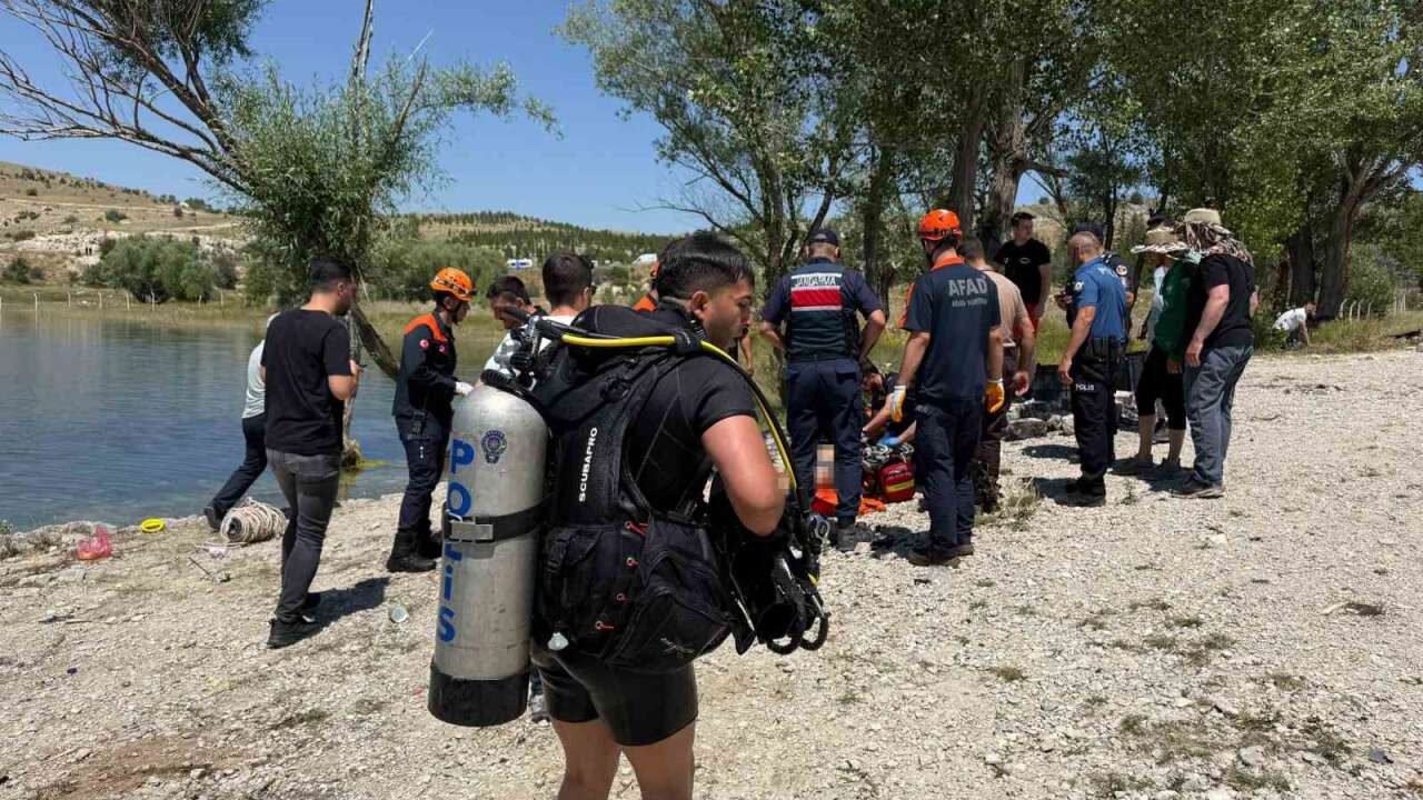 Yem Taşıma Teknesini Kurtarmak İsterken Hayatını Kaybetti