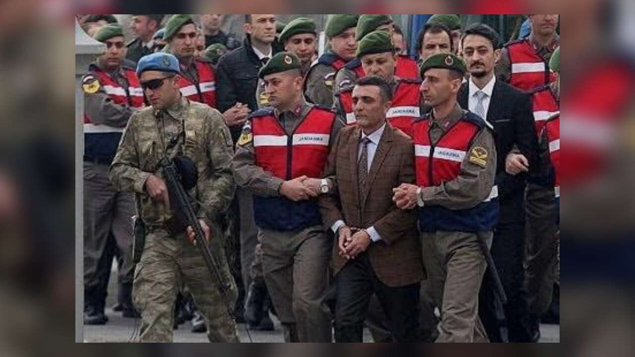 Darbeci Yüzbaşının Evinden Servet Çıktı