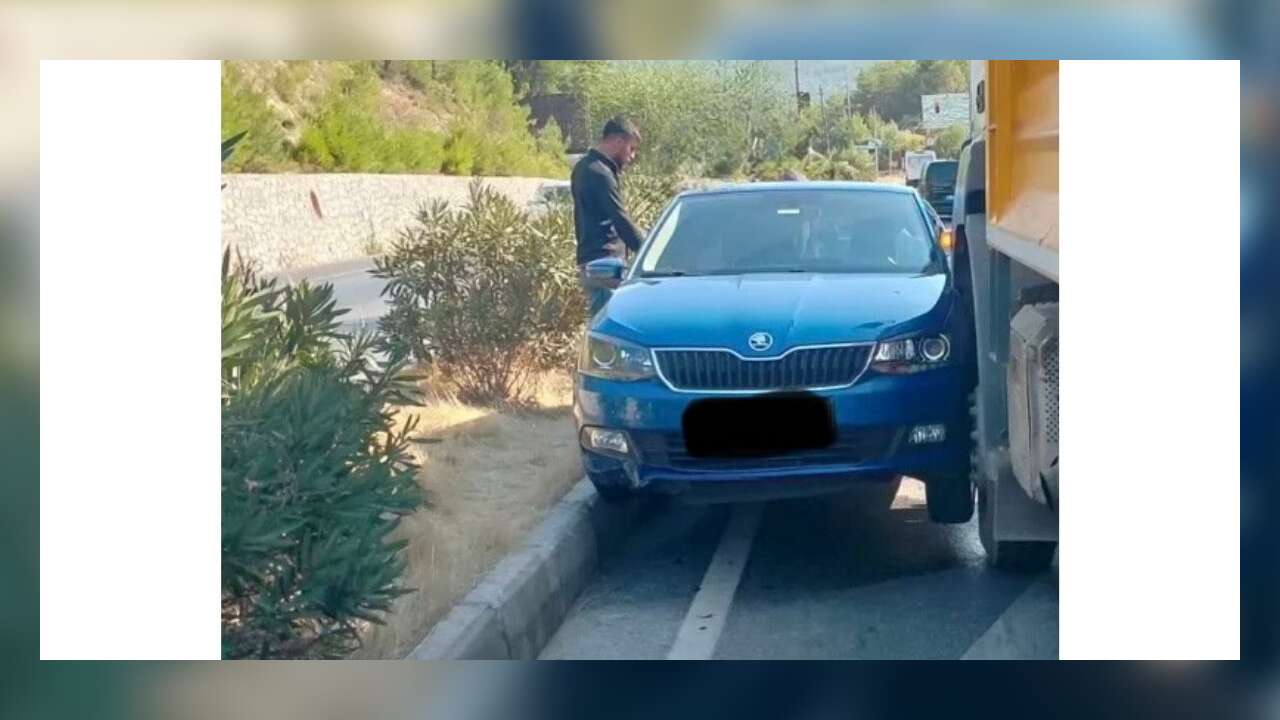 Muğla’da Hafriyat Kamyonu Otomobili Metrelerce Sürükledi