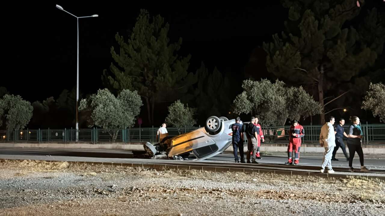 Muğla'da Trafik Kazası: Takla Atan Otomobildeki Sürücü Yaralandı