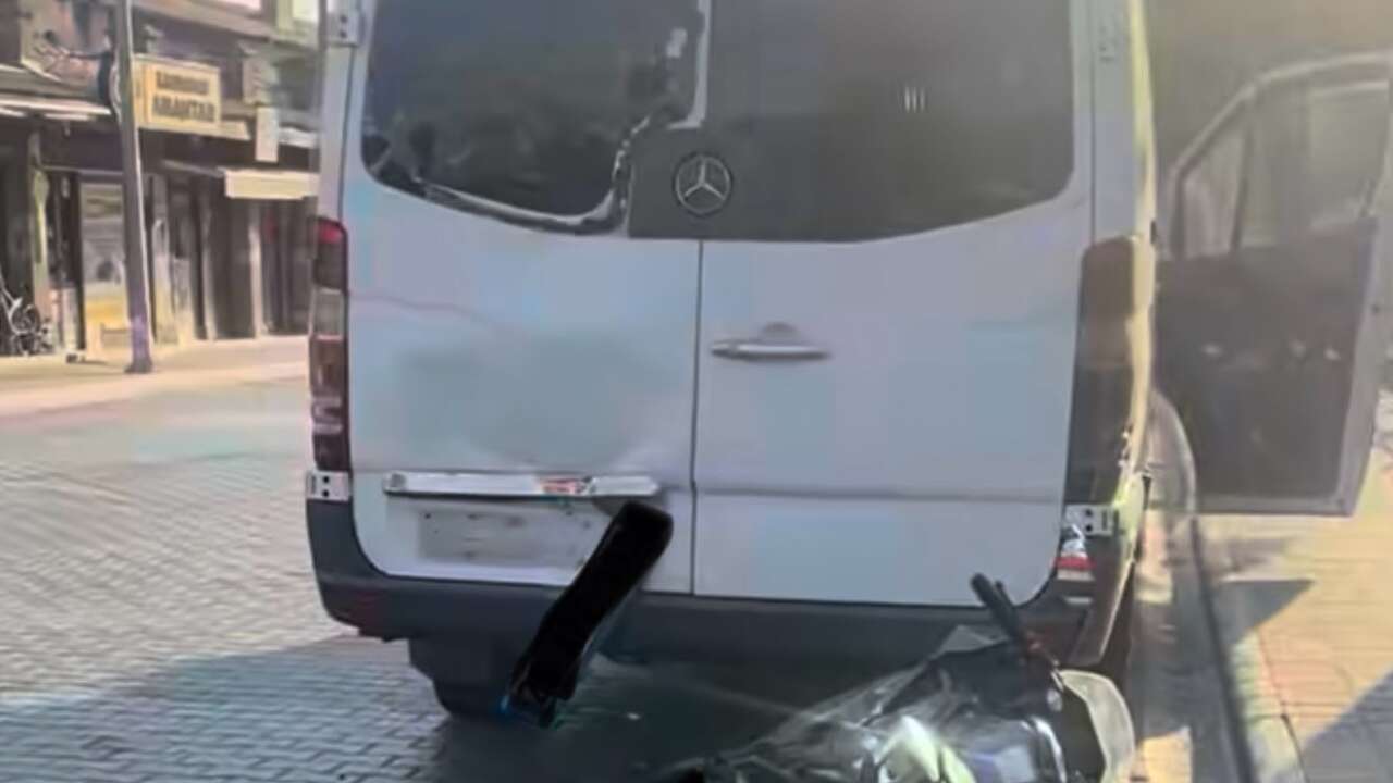 Muğla’da Park Halindeki Minibüse Çarpan Motosiklet Sürücüsü Hastanelik Oldu