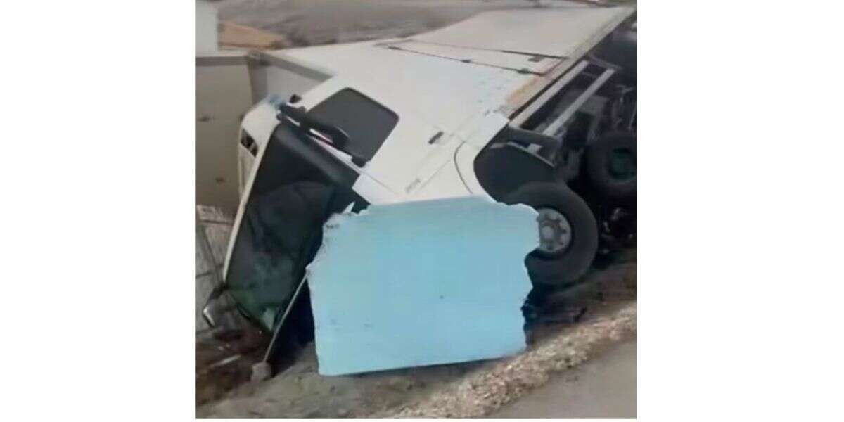 Muğla’da Kontrolden Çıkan Kamyon Yan Yattı, 3 Yaralı