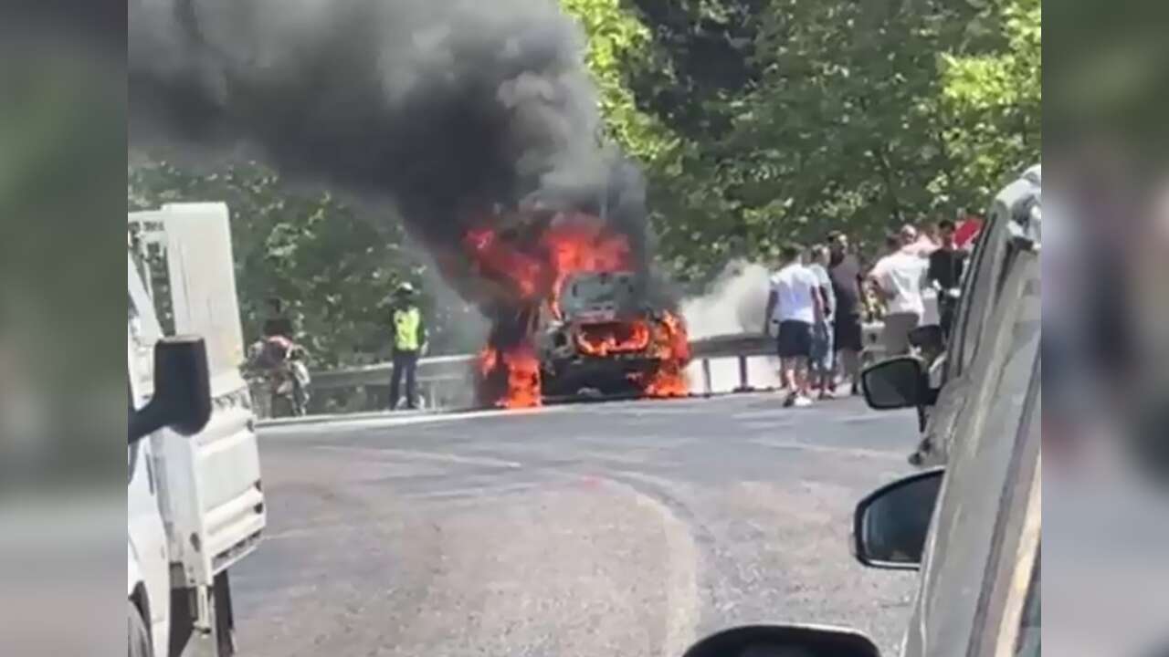 Muğla'da Seyir Halindeki Otomobil Alev Aldı, Karabel Yayla Yolu Trafiğe Kilitlendi