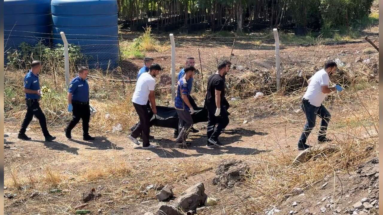 Boş Arazide Silahla Vurulmuş 22 Yaşındaki Gencin Cesedi Bulundu