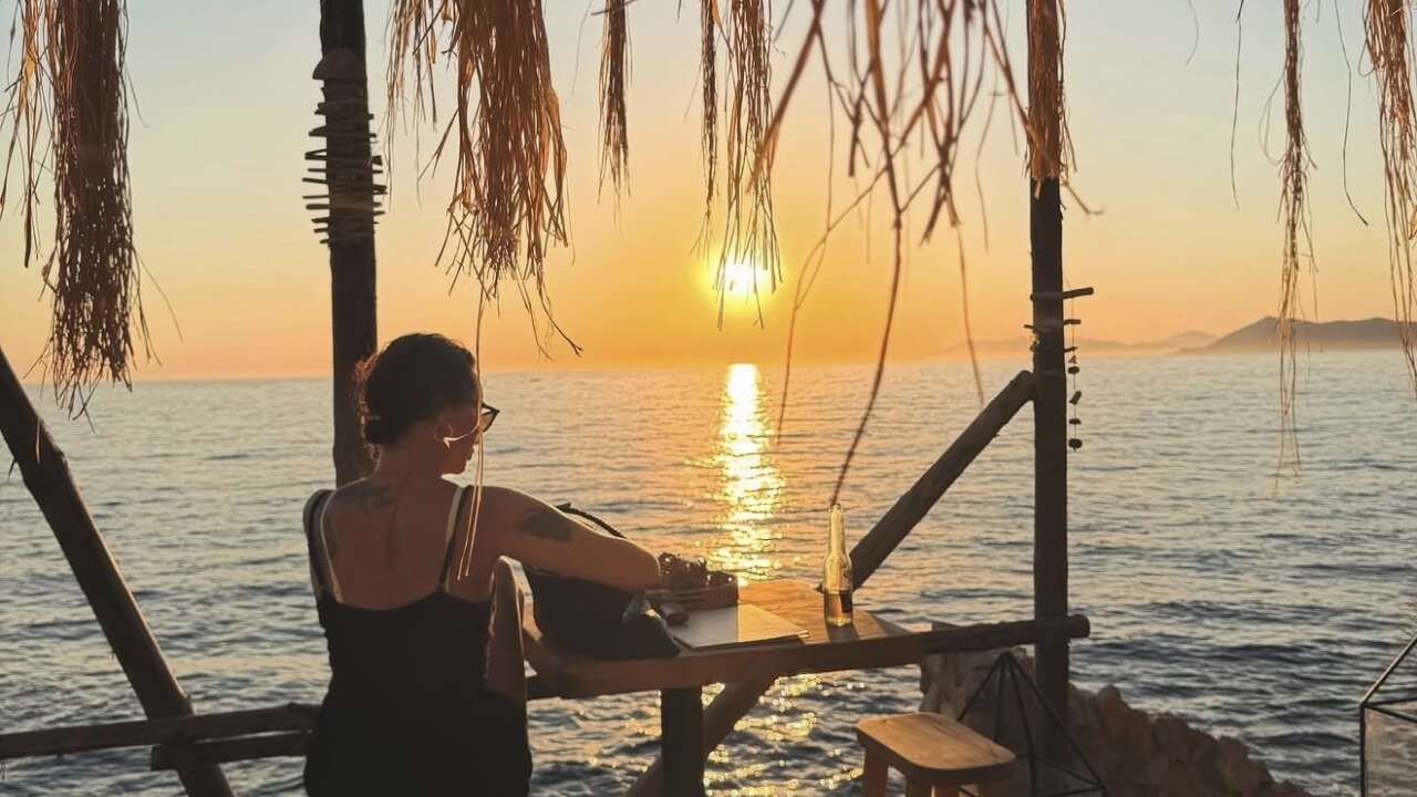 Muğla’da Aşk Tatili: Hakan Kurtaş ile Birce Akalay’ın Paylaşımları Olay Oldu