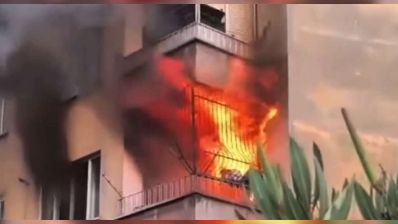 Ev Yangınında Alevlerin Arasında Kalan Kadın Hayatını Kaybetti