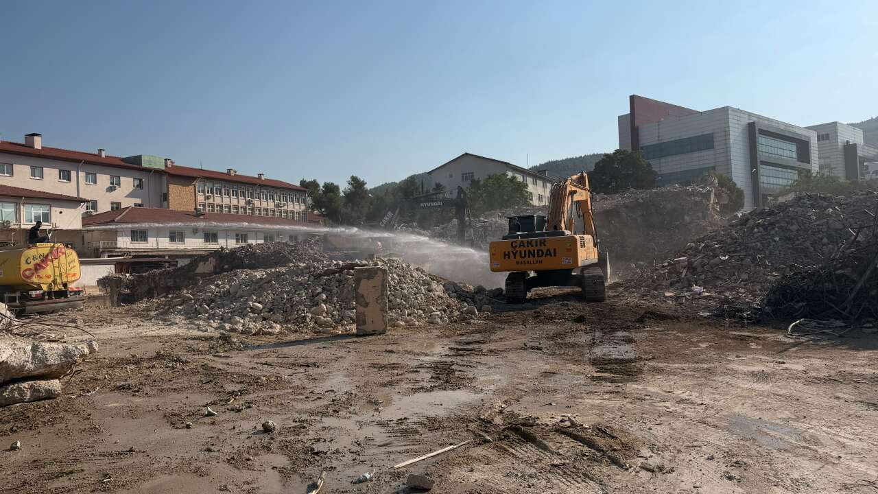 Menteşe Devlet Hastanesi'nde Yıkımda Sona Yaklaşıldı: Gözler Yeni Hastane İnşaatında