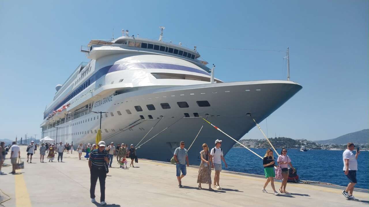 Astoria Grande Bodrum Limanı'na Demirledi: 496 Yolcu ile Turizme Katkı Sağladı