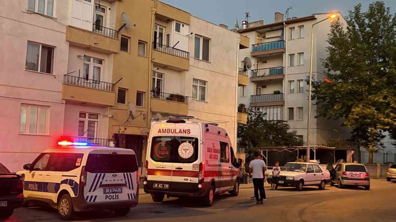 54 Yaşındaki Adam Evinde Öl* Bulundu