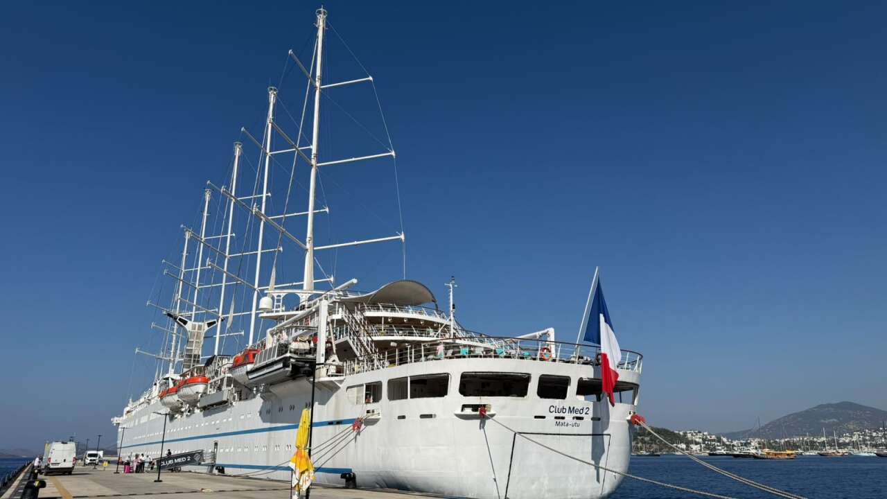 Lüks Kruvaziyer Club Med 2 Bodrum Limanı’na Demirledi