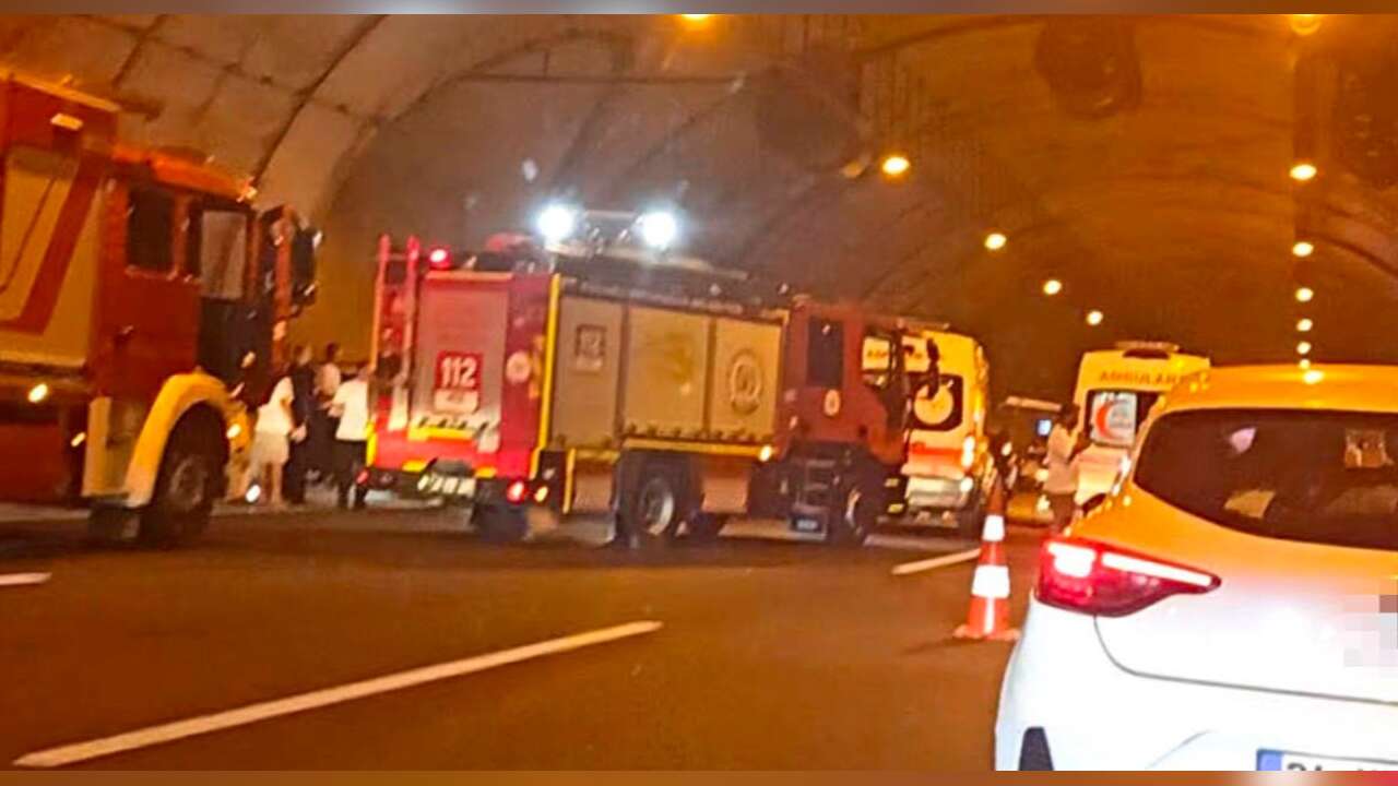 Tünel Duvarına Çarpan Araçta 3 Kişi Hayatını Kaybetti