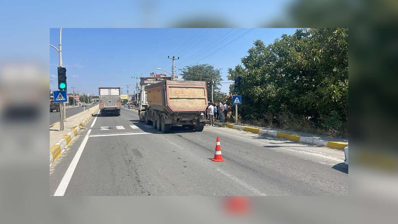 Kırmızı Işıkta Duran Tır Hareket Edince Çarptığı Yaya Hayatını Kaybetti