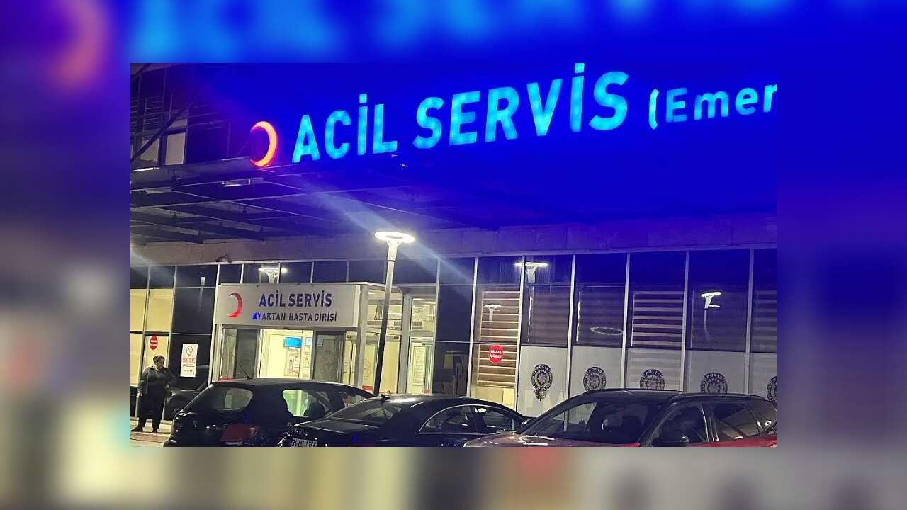 Muğla'da Motosiklete Çarpıp Kaçtı: 2 Kişi Yaralandı