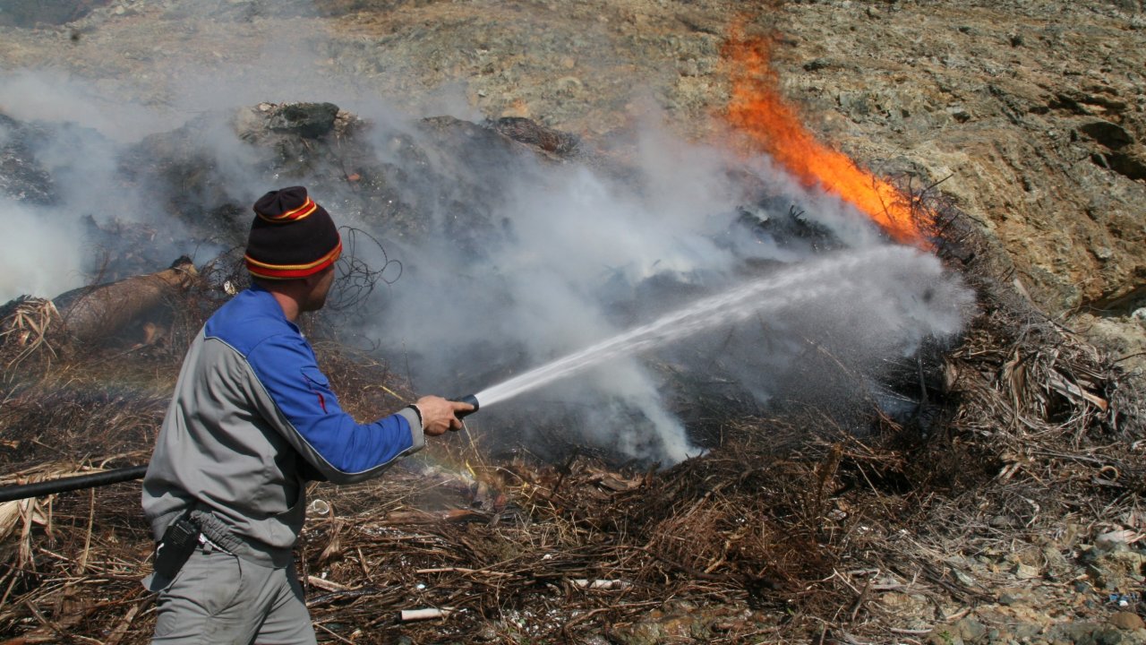 Marmaris’te atık yangını korkuttu