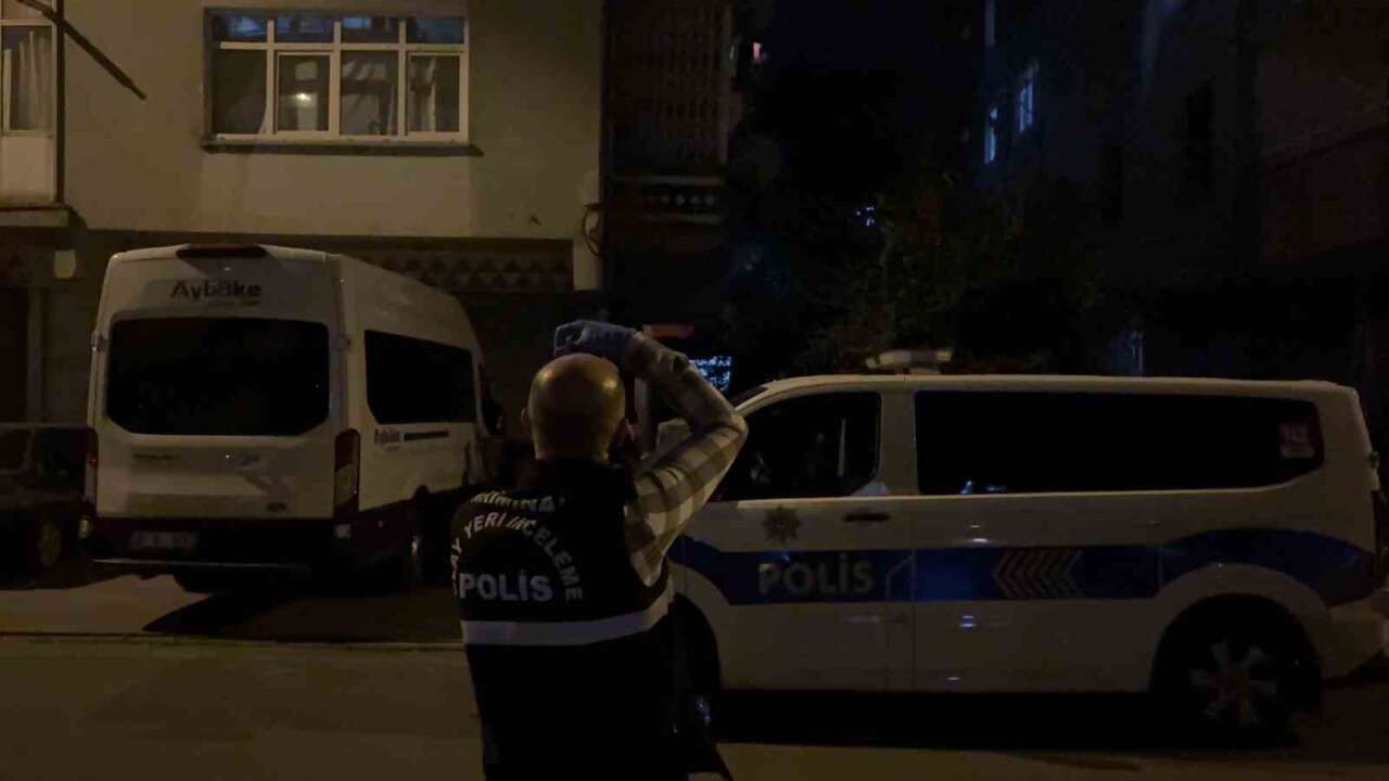 44 Yaşındaki Adam Evinde Öl* Bulundu