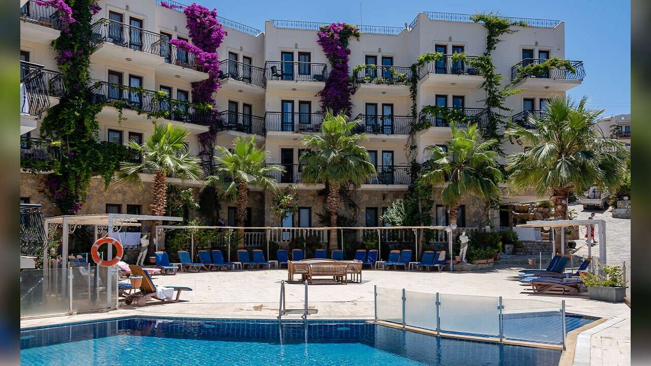 Bodrum’da Havuzda Zehirlenme Paniği Tatilciler Taburcu Edildi, Otel Yönetimi Olayın Nedenini Açıkladı