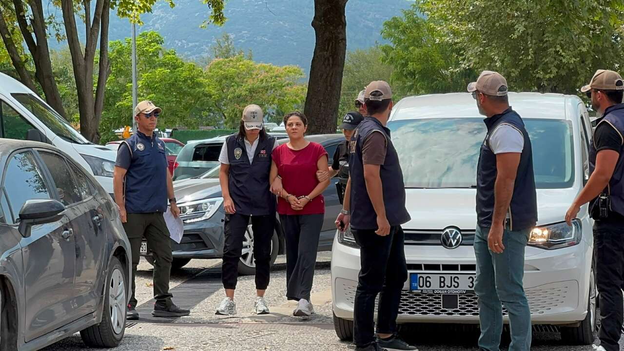 Darbeci Yüzbaşının Ablası Adliyeye Sevk Edildi