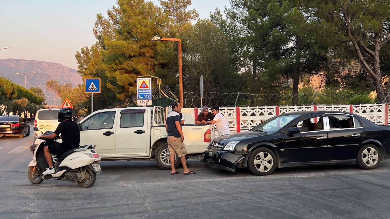 Menteşe’de Trafik Kazası: Araçlar Birbirine Girdi