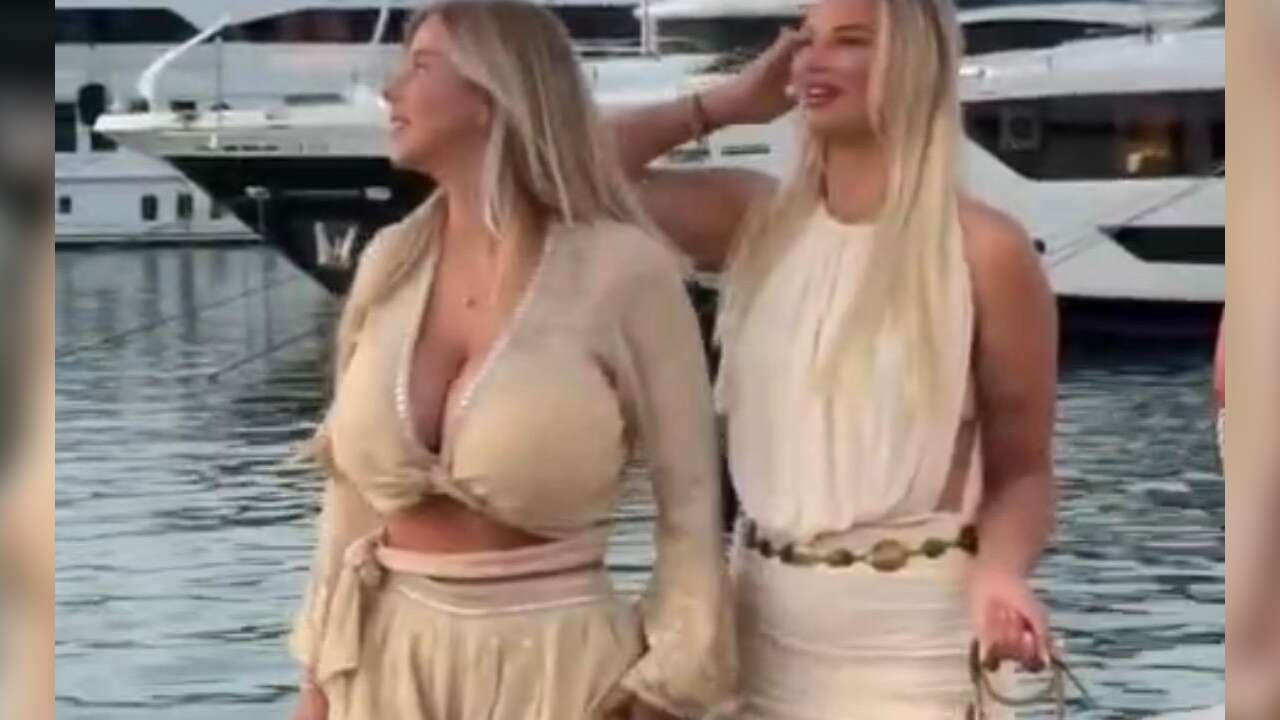 Bodrum Marina’da İki Rus Güzel Görüntülendi: Güzellikleriyle Dikkat Çektiler