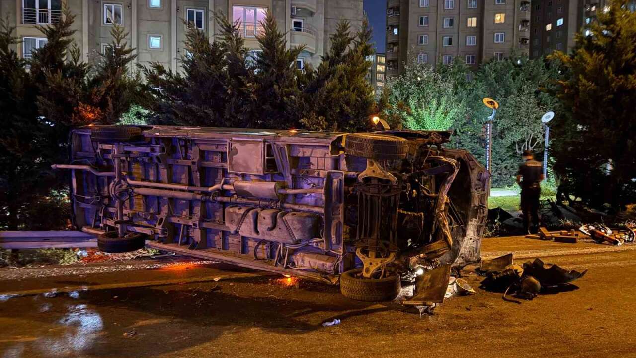 Zincirleme Kaza: Minibüs Sürücüsü Hayatını Kaybetti, 5 Kişi Yaralandı
