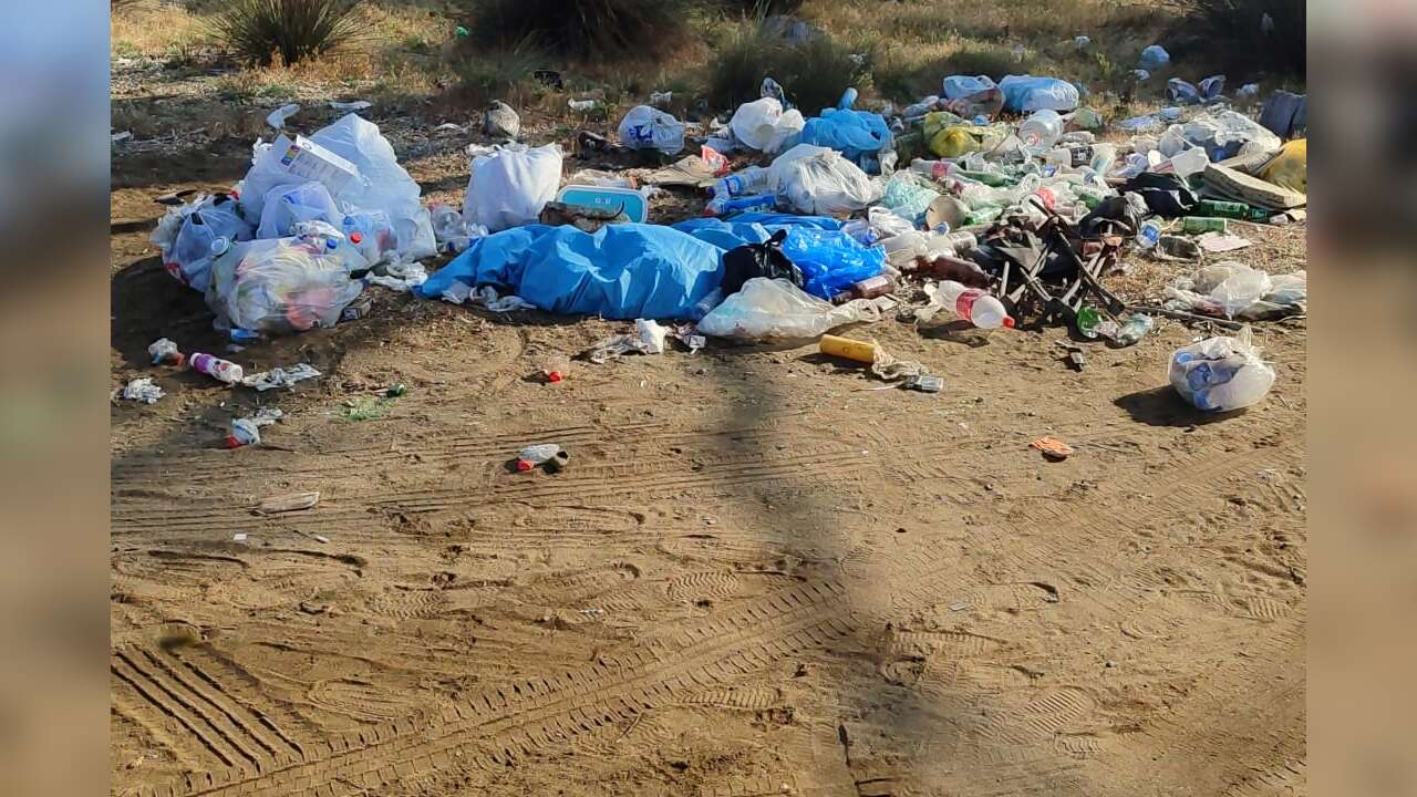 Marmaris’te Bördübet Sahili Çöplüğe Döndü, Mahalleli İsyan Etti