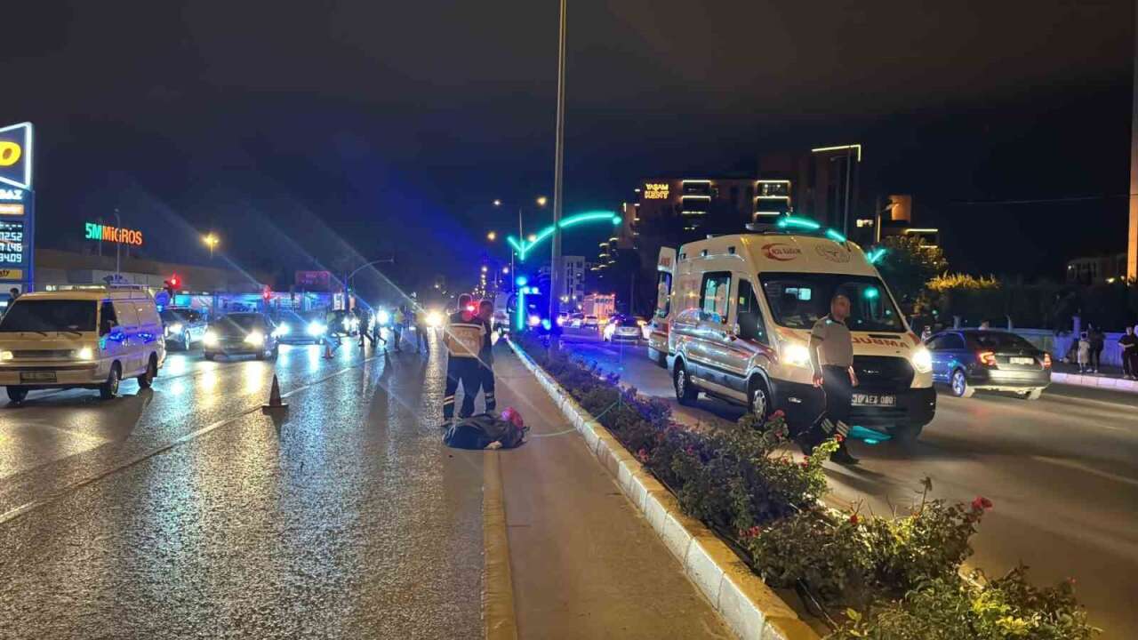 Karşıya Geçmeye Çalışan İki Çocuğa Otomobil Çarptı: 14 Yaşındaki Çocuk Hayatını Kaybetti