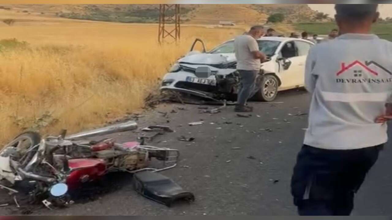 Otomobil Motosikletle Çarpıştı 2 Kişi Hayatını Kaybetti