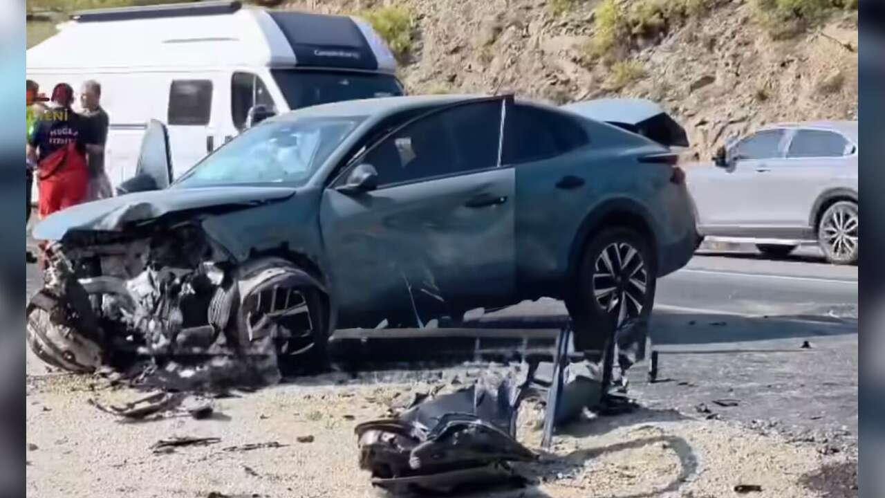 Muğla’da Hatalı Sollamada Kaza: 5 Yaralı, 2’si Ağır