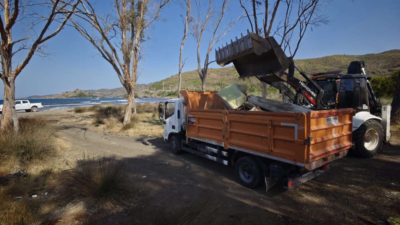 Muğla Gazetesi Yazdı, Ekipler Harekete Geçti: Bördübet ve Aksaz Sahilleri Temizleniyor
